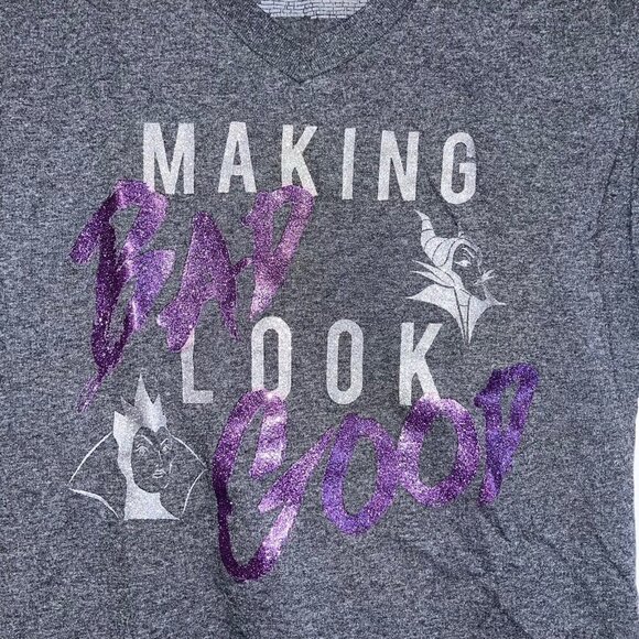 Size Medium Disney Villains Making Bad Look Good Graphic T-Shirt - Picture 3 of 4